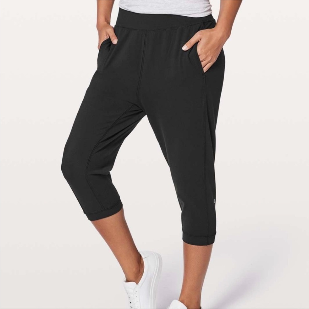 Lululemon Rejuvenate Crop Black‎ Women's 4
